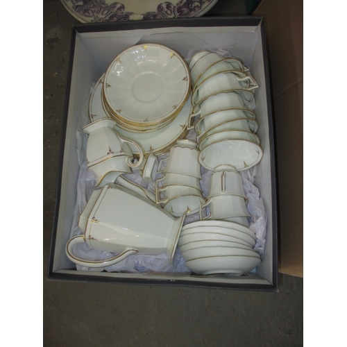 233 - A very large quantity of general clearance items, to include tea set and lamps, all in used conditio... 