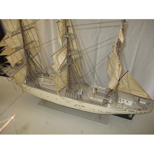 246 - Five vintage wooden scale model sailing ships, pe-owned dusty condition, would benefit from minor re... 