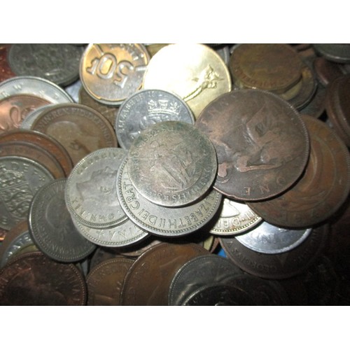 265 - Approximately 10kg of Victorian and later coins, all in circulated condition