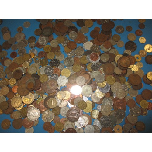 265 - Approximately 10kg of Victorian and later coins, all in circulated condition