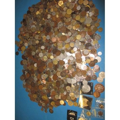 266 - Approximately 12.5kg of Georgian and later mixed coins, all in circulated condition