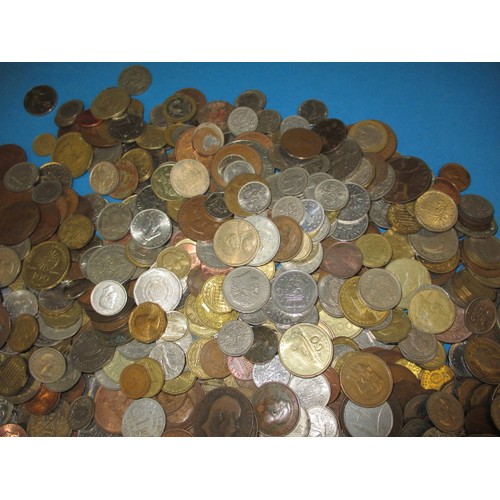 266 - Approximately 12.5kg of Georgian and later mixed coins, all in circulated condition