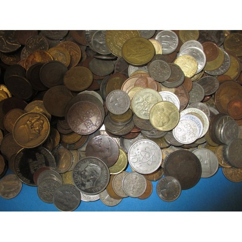 266 - Approximately 12.5kg of Georgian and later mixed coins, all in circulated condition