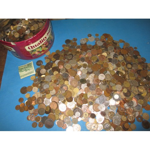 267 - Approximately 14kg of Georgian and later mixed coins, all in circulated condition