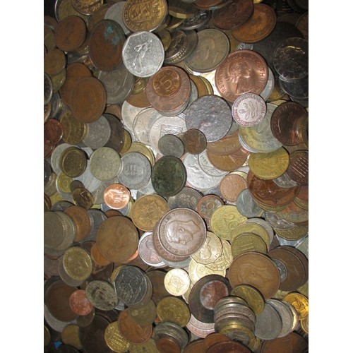 267 - Approximately 14kg of Georgian and later mixed coins, all in circulated condition