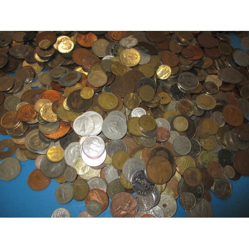 267 - Approximately 14kg of Georgian and later mixed coins, all in circulated condition