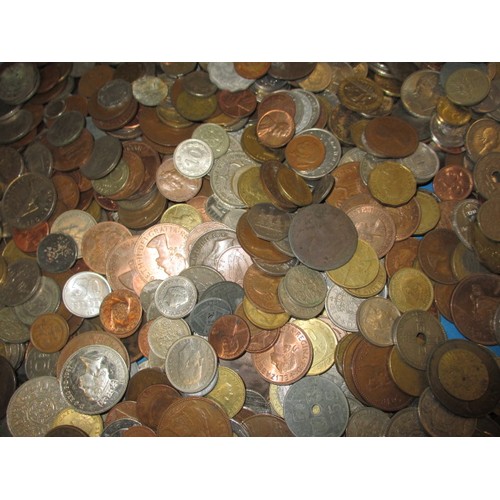 269 - Approximately 12kg of Roman and later mixed coins, all in circulated condition