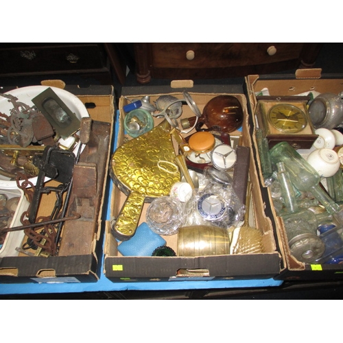 278 - A quantity of general clearance items, to include vintage tools and bottles, all in used condition