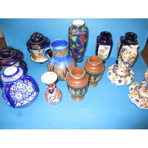 286 - A quantity of vintage ceramic vases and pots, all in used condition