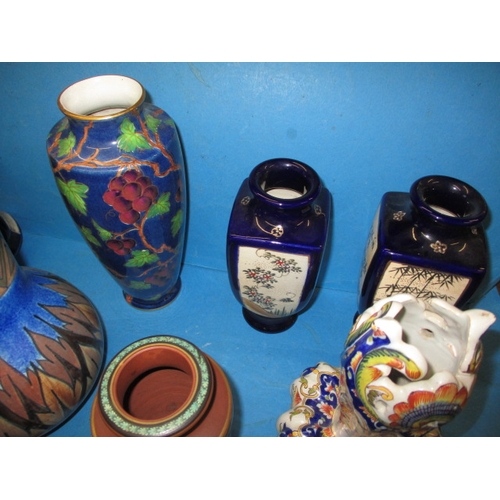 286 - A quantity of vintage ceramic vases and pots, all in used condition