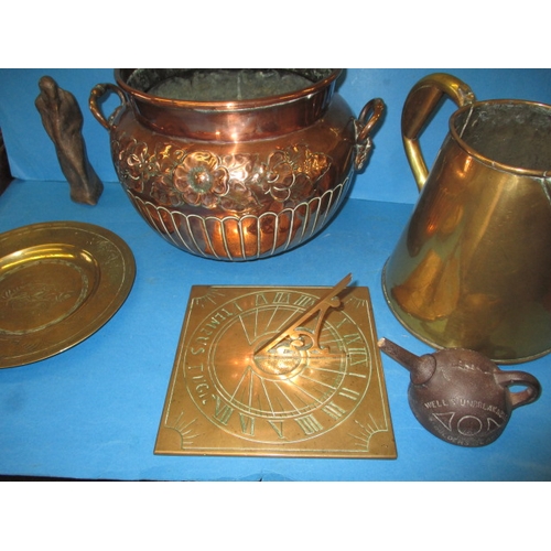 290 - A parcel of metalwares, to include a large copper plant pot and a cast iron A. C. Wells & Co unbreak... 