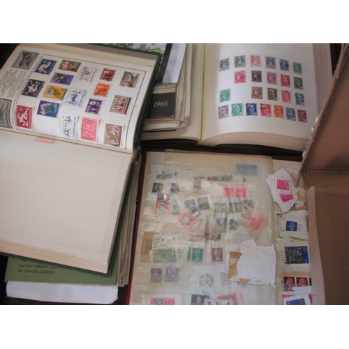 286 - A very large quantity of vintage world stamps, to include 1 penny red and blue example and a Winston... 