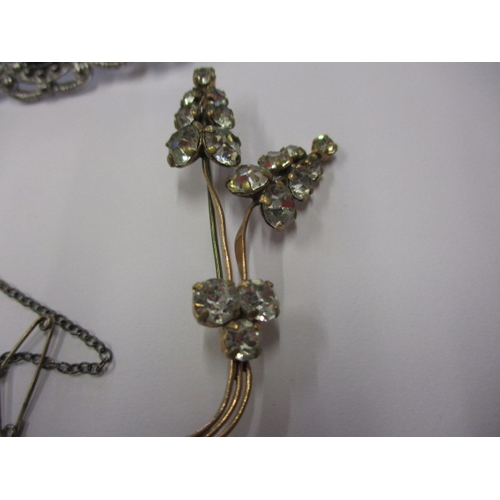 57 - 4 vintage brooches to include a 15ct gold example 3.3g, all in useable pre-owned condition