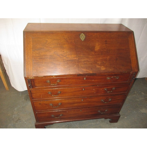 313 - An antique mahogany bureau, with fitted interior over 4 graduated drawers. Approximate dimension: He... 