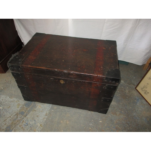 321 - A vintage pine storage trunk, in pre-owned condition with key and working lock. Approximate dimensio... 