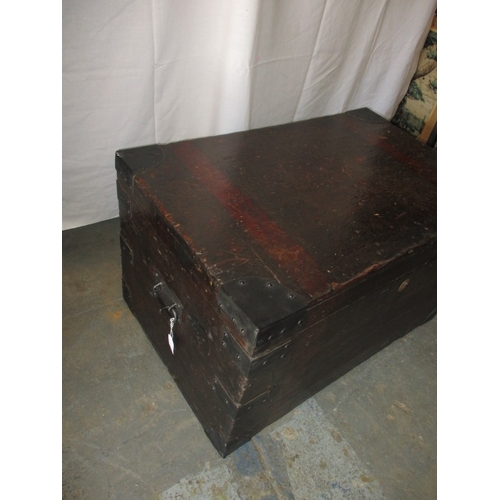 321 - A vintage pine storage trunk, in pre-owned condition with key and working lock. Approximate dimensio... 