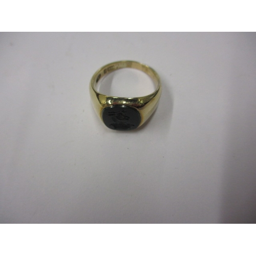 35 - A vintage 9ct yellow gold signet ring with jet panel, approx. ring size ‘L’ approx. weight 4.8g in g... 