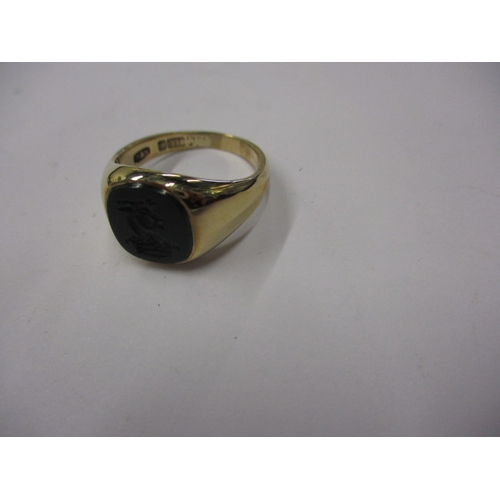 35 - A vintage 9ct yellow gold signet ring with jet panel, approx. ring size ‘L’ approx. weight 4.8g in g... 