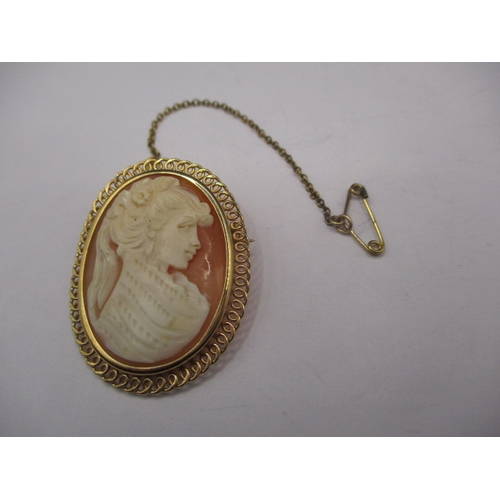 59 - A vintage 9ct gold mounted cameo brooch, in good useable pre-owned condition