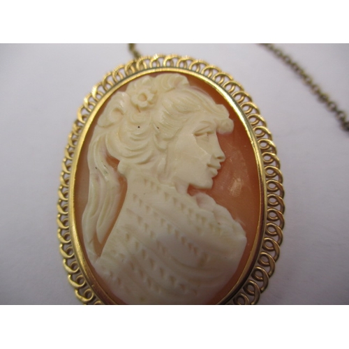 59 - A vintage 9ct gold mounted cameo brooch, in good useable pre-owned condition