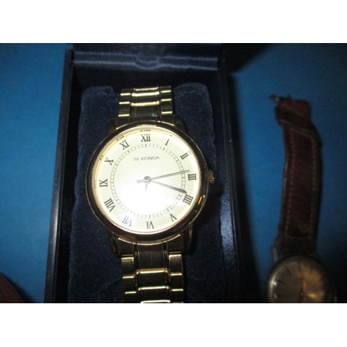 253 - A parcel of vintage wrist watches to include two 9ct gold cased examples, one with gold strap, all i... 