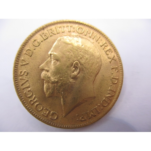 116 - A George V gold sovereign dated 1912, a circulated coin with very fine definition of features