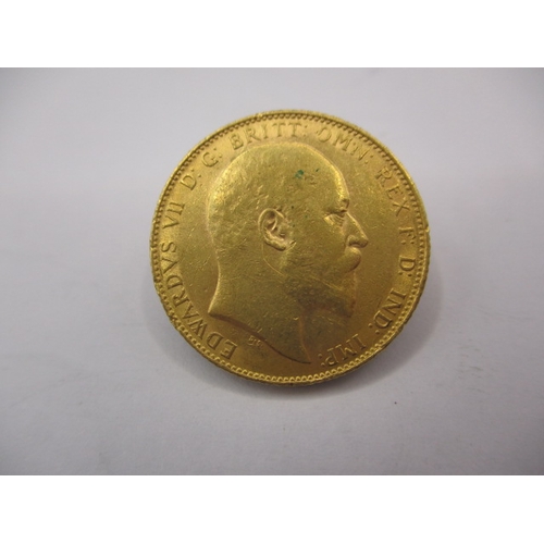 117 - An Edward VII gold sovereign dated 1910, a circulated coin with very fine definition of features