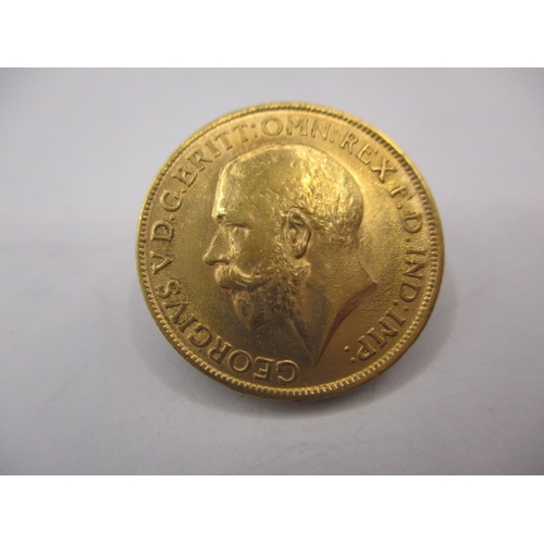 118 - A George V gold sovereign dated 1913, a circulated coin with very fine definition of features