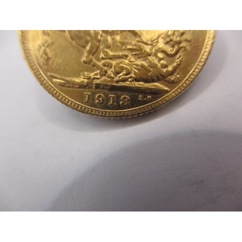 118 - A George V gold sovereign dated 1913, a circulated coin with very fine definition of features