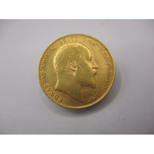 120 - An Edward VII gold sovereign dated 1910, a circulated coin with very fine definition of features