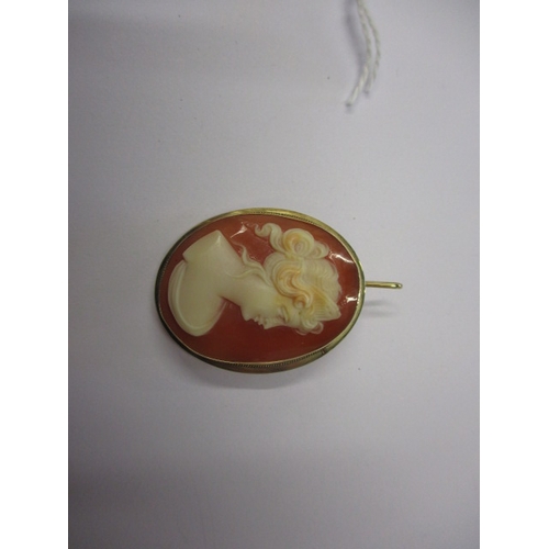 62 - A vintage cameo brooch with 750 gold mount, in good pre-owned condition