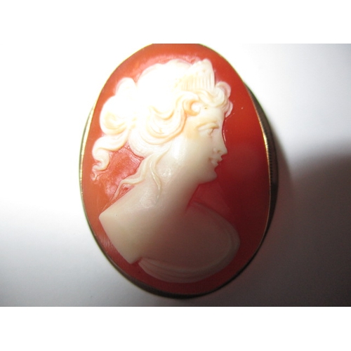 62 - A vintage cameo brooch with 750 gold mount, in good pre-owned condition