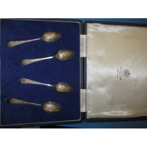 237 - A parcel of sterling silver items, approx. gross parcel weight without knives 355g, all in good pre-... 