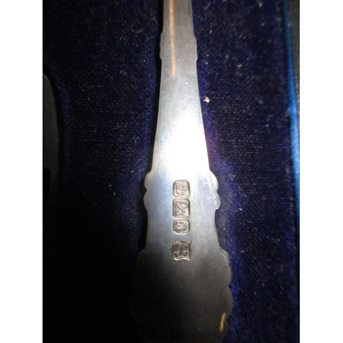 237 - A parcel of sterling silver items, approx. gross parcel weight without knives 355g, all in good pre-... 