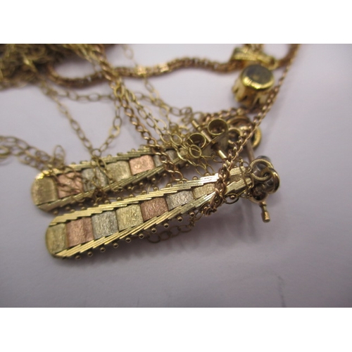 89 - A parcel of gold and yellow metal items, some damages, approx. gross parcel weight 27.3g