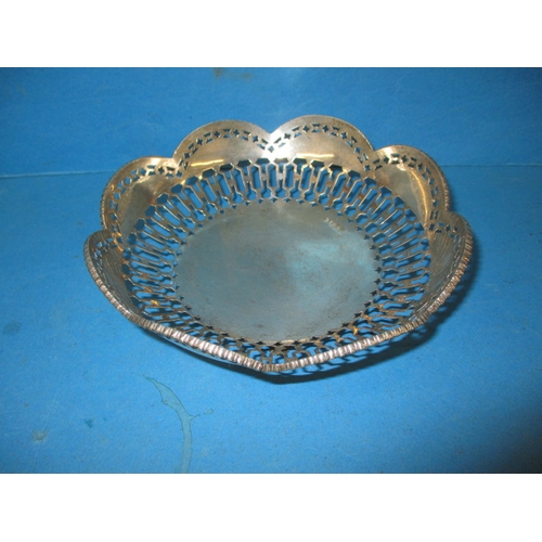 228 - A vintage sterling silver bowl, with pierced decoration, approx. diameter 17.5cm, approx. weight 198... 