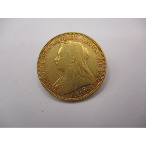 122 - A Victorian gold sovereign dated 1894, a circulated coin with fine definition of features