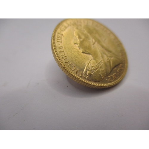 123 - A Victorian gold sovereign dated 1901, a circulated coin with fine definition of features