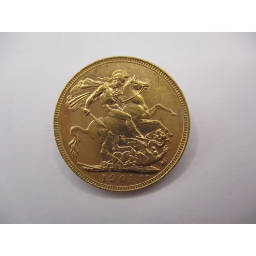 123 - A Victorian gold sovereign dated 1901, a circulated coin with fine definition of features