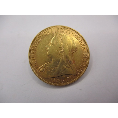 124 - A Victorian gold sovereign dated 1901, a circulated coin with fine definition of features