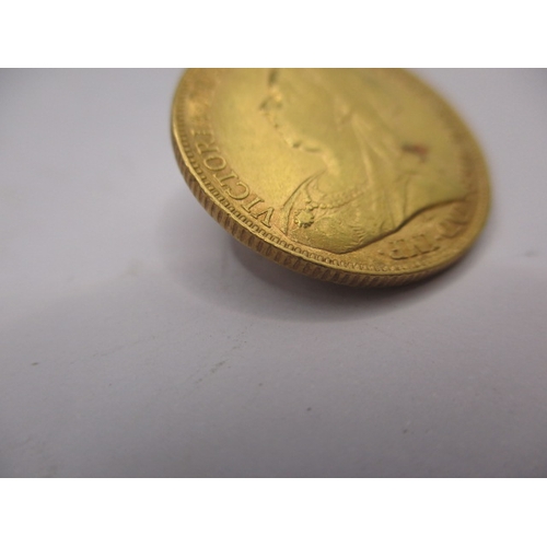 124 - A Victorian gold sovereign dated 1901, a circulated coin with fine definition of features