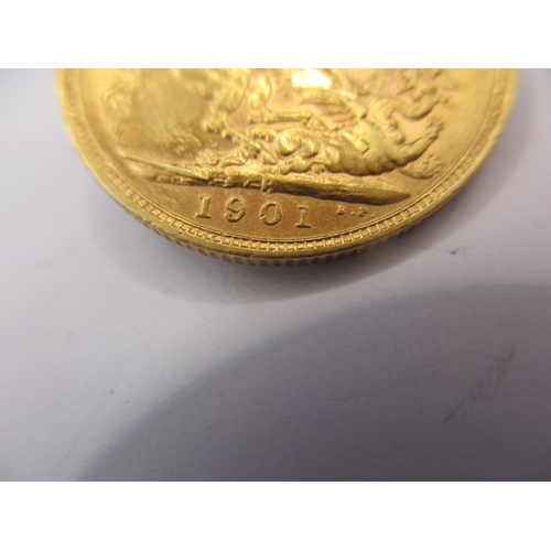 124 - A Victorian gold sovereign dated 1901, a circulated coin with fine definition of features