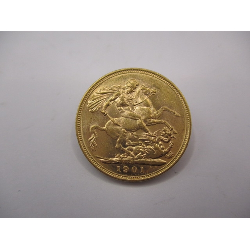 125 - A Victorian gold sovereign dated 1901, a circulated coin with very fine definition of features