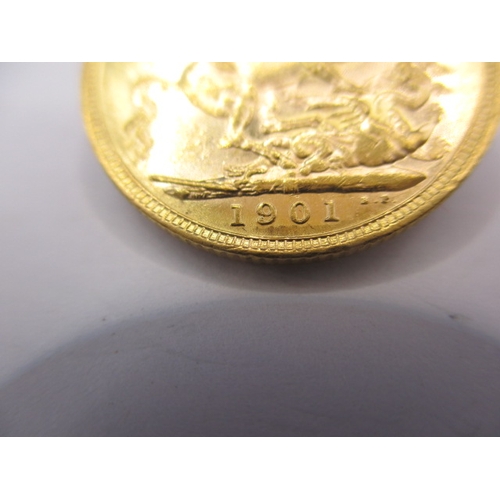 126 - A Victorian gold sovereign dated 1901, a circulated coin with fine definition of features