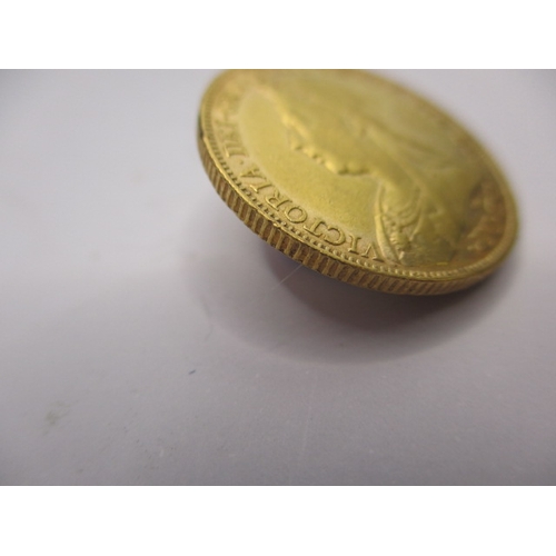 128 - A Victorian gold sovereign dated 1898, a circulated coin with fine definition of features