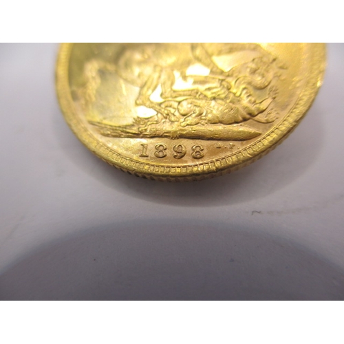 130 - A Victorian gold sovereign dated 1898, a circulated coin with fine definition of features