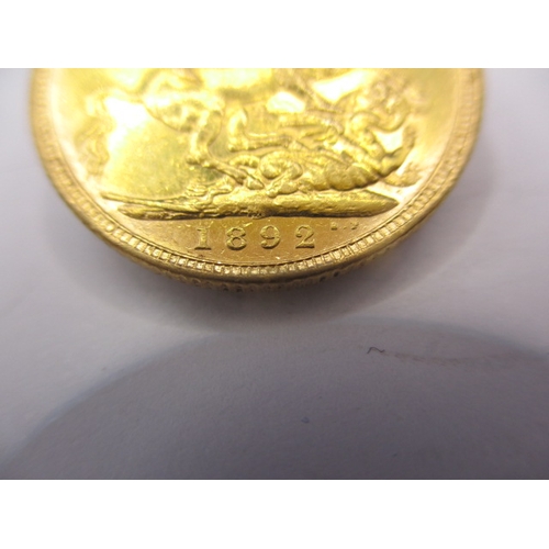 131 - A Victorian gold sovereign dated 1892, a circulated coin with fine definition of features