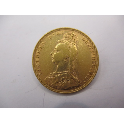 135 - A Victorian gold sovereign dated 1889, a circulated coin with fine definition of features