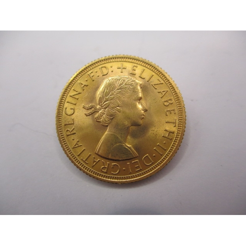 162 - A queen Elizabeth II gold sovereign dated 1963, a circulated coin with very fine definition of featu... 