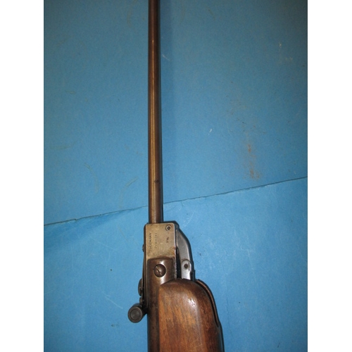 279 - A vintage Weihrauch HW35 break barrel air rifle, 5.5mm calibre, in pre-owned working order with use-... 